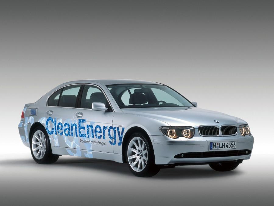  BMW 745h CleanEnergy Concept 2002 года  (фото 7 из 10)